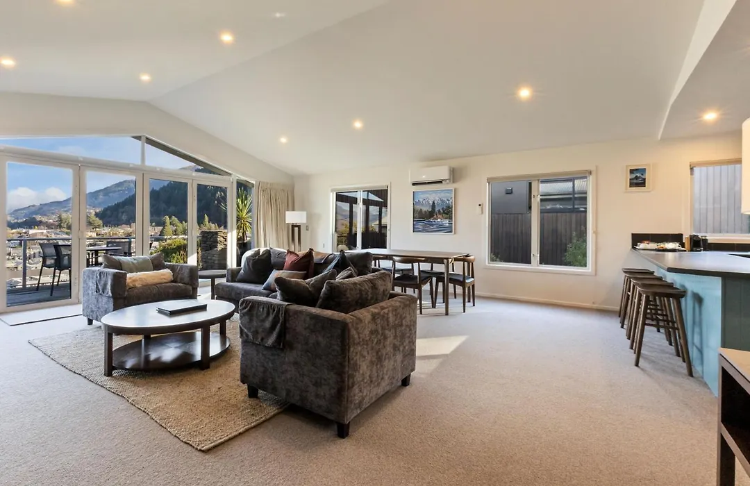 Queenstown House Bed & Breakfast And Apartments-1