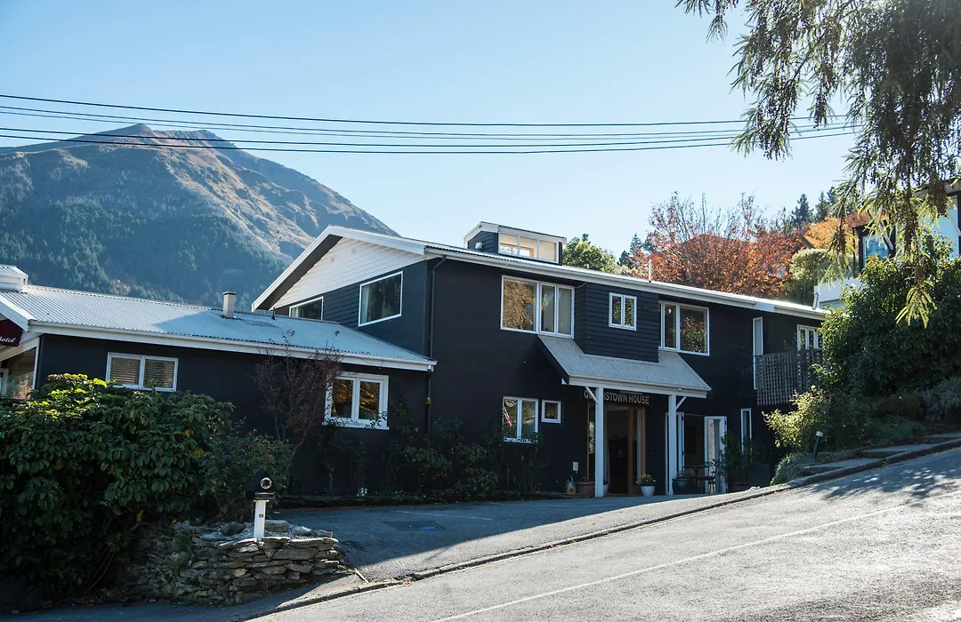 Queenstown House Bed & Breakfast And Apartments-1