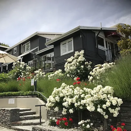 Queenstown House Bed & Breakfast And Apartments-2